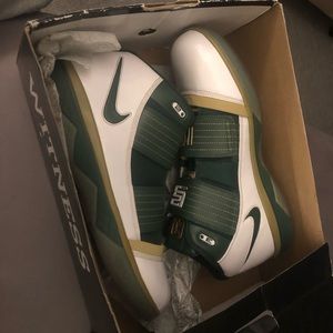 Lebron Jame Zoom Soldier 3